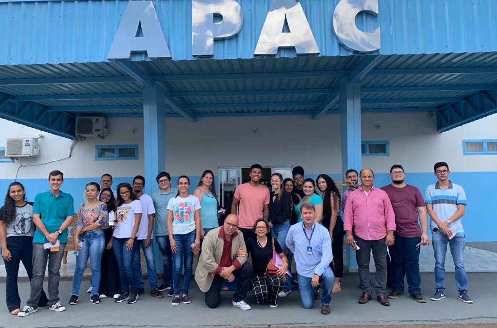 Visita à APAC Frutal amplia visão de estudantes de Direito da FACTHUS
