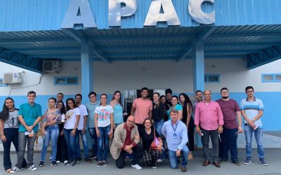 Visita à APAC Frutal amplia visão de estudantes de Direito da FACTHUS